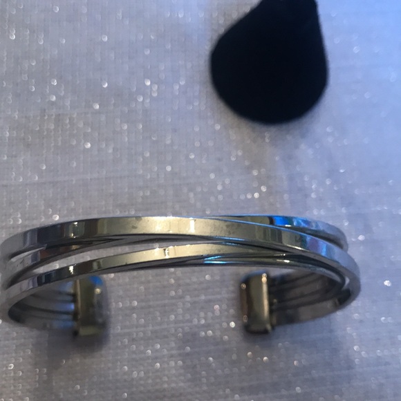 Lia Sophia High Fashion Jewelry 💫 Open Cuff Bracelet 💫 Layered Silver Band - Picture 5 of 5